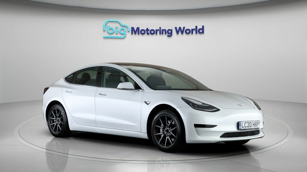 Tesla Model 3 Standard Range Plus White