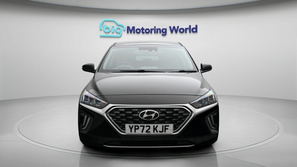 Hyundai Ioniq Hatchback White #2