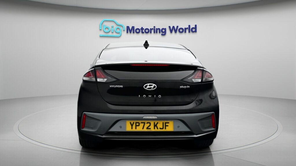 Hyundai Ioniq Hatchback White #6