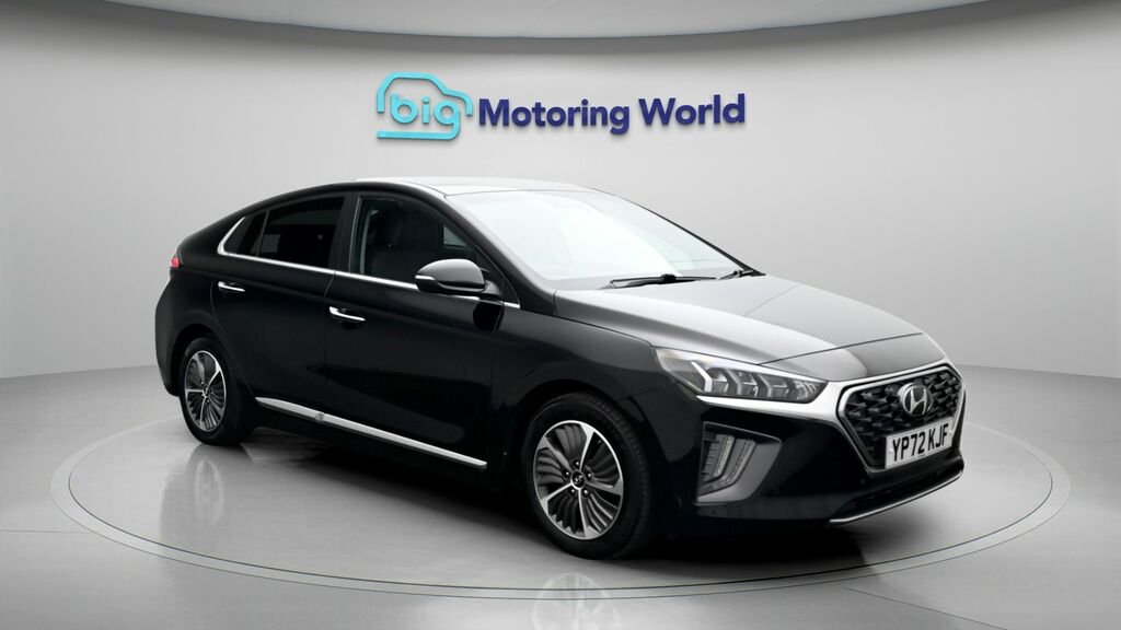 Hyundai Ioniq Hatchback White #1