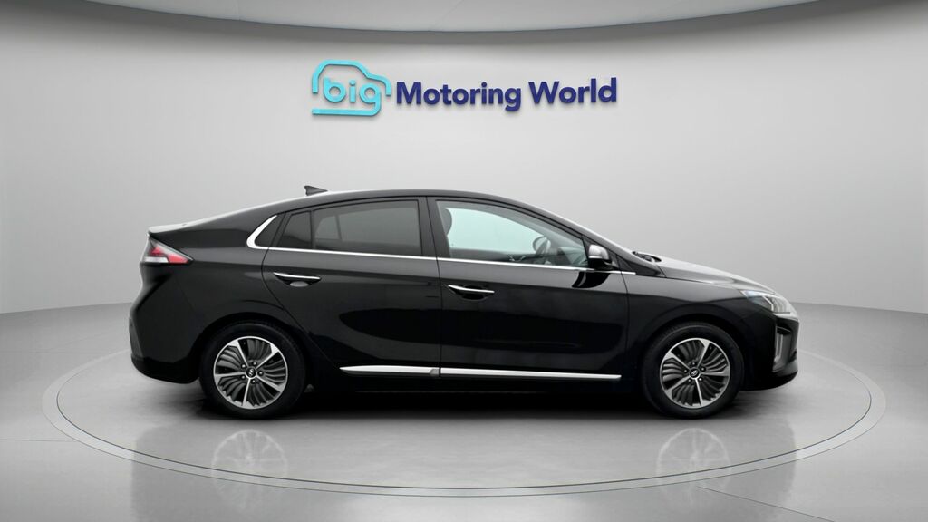 Hyundai Ioniq Hatchback White #8