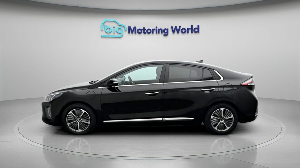 Hyundai Ioniq Hatchback White #4