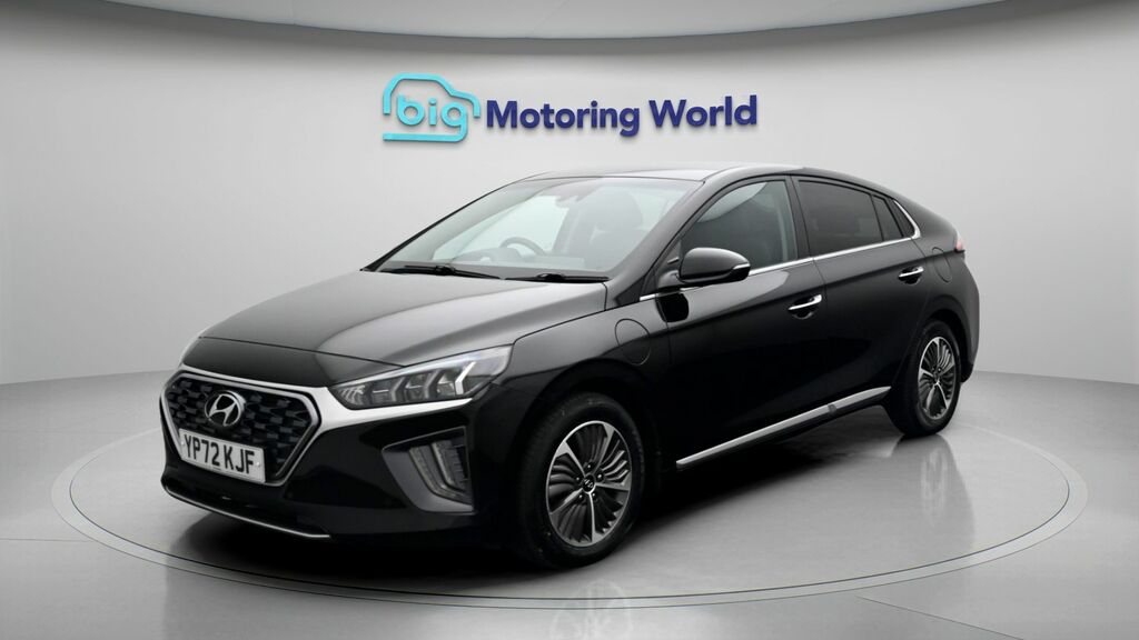 Hyundai Ioniq Hatchback White #3