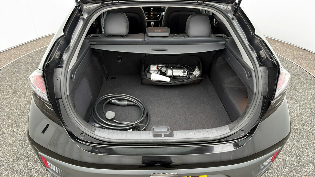 Hyundai Ioniq Hatchback White #16