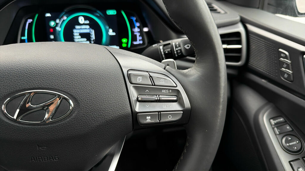 Hyundai Ioniq Hatchback White #23