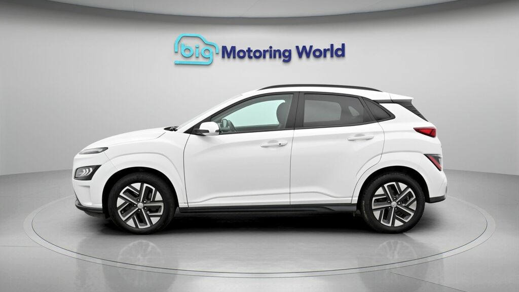 Hyundai Kona Premium White #4