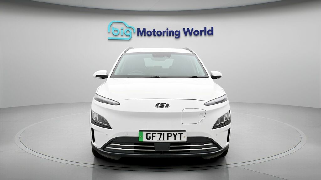 Hyundai Kona Premium White #2