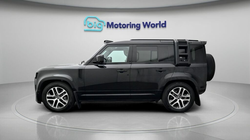 Land Rover Defender 110 Xs Edition Black #4