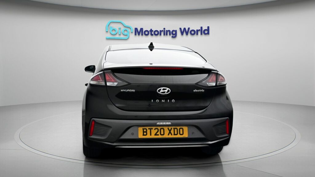 Hyundai Ioniq Premium Se Black #6