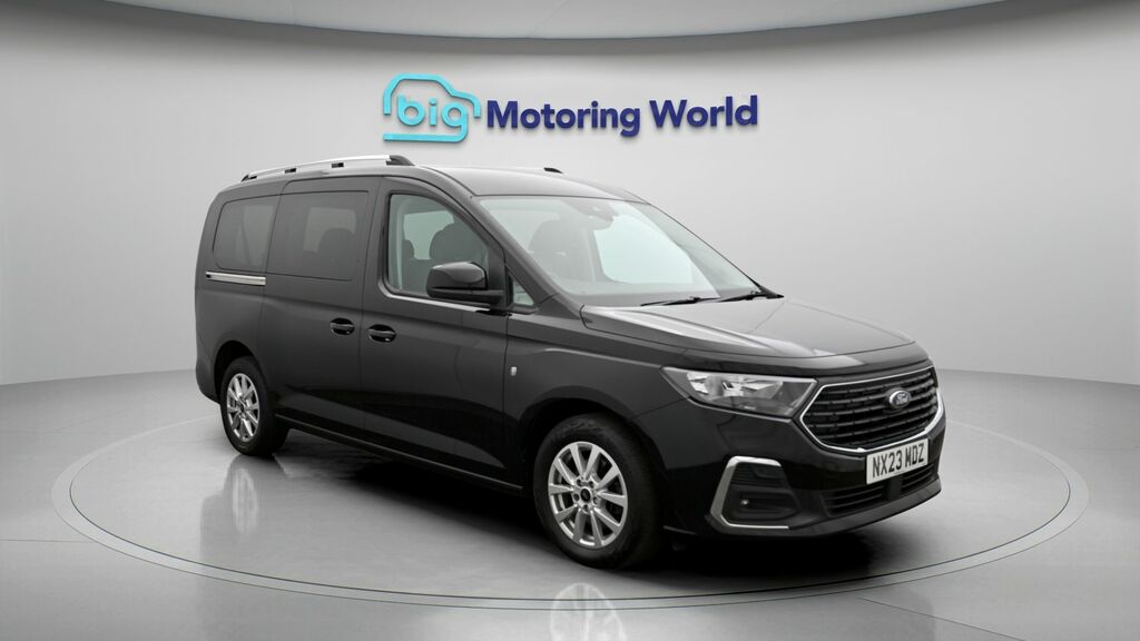 Ford Grand Tourneo Connect Titanium Black
