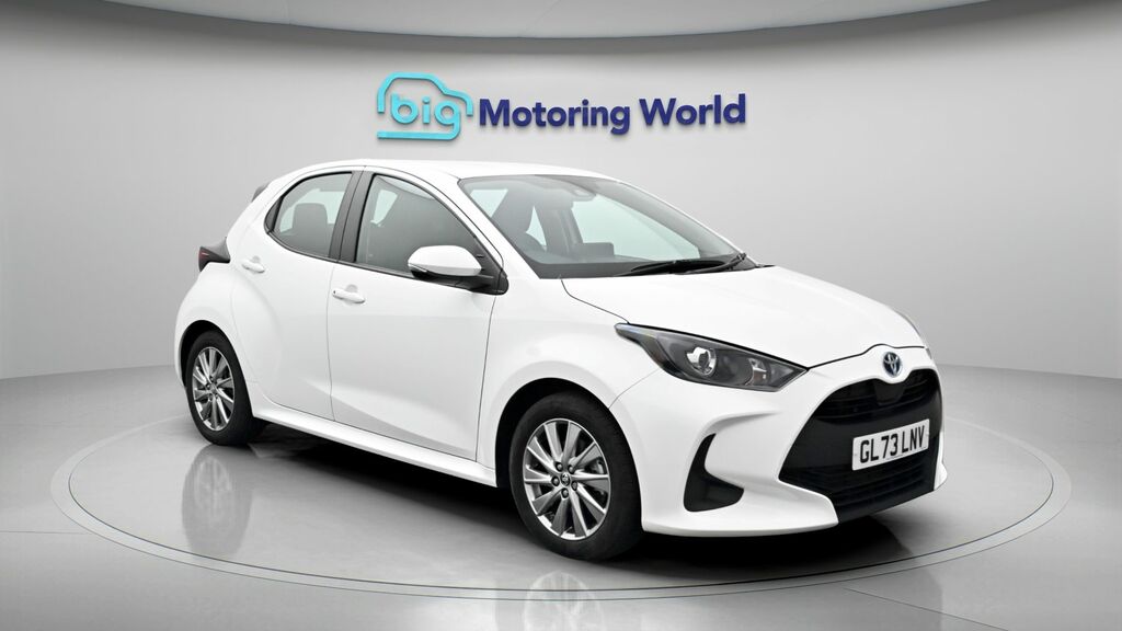 Toyota Yaris Icon White