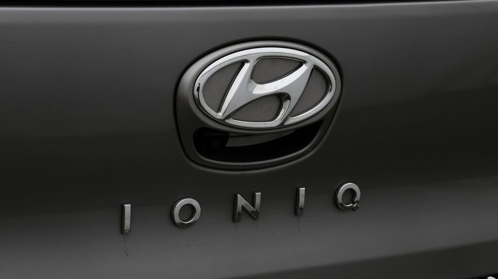Hyundai Ioniq Hatchback Blue #19
