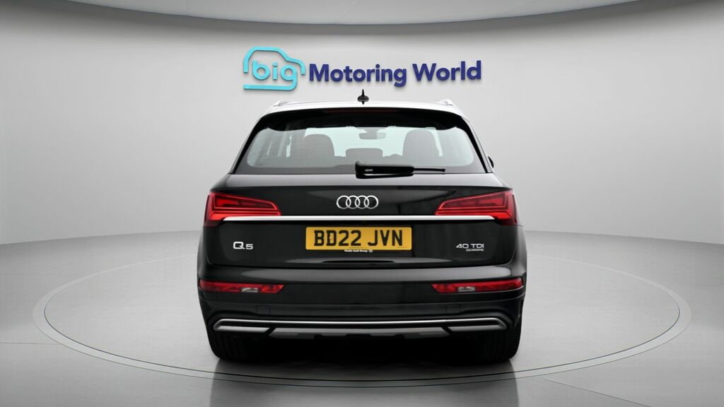 Audi Q5 Sport Black #6