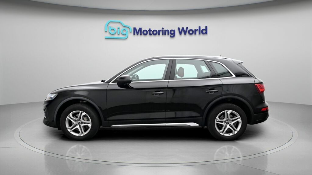 Audi Q5 Sport Black #4