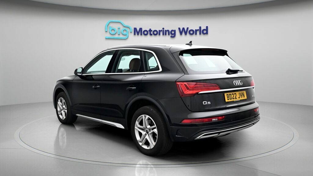 Audi Q5 Sport Black #5