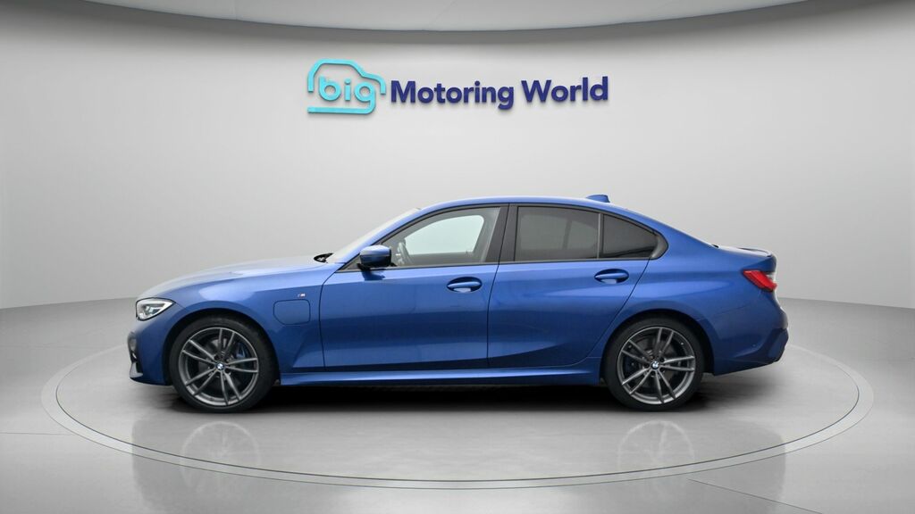 BMW 3 Series M Sport YE70LPF Blue #4