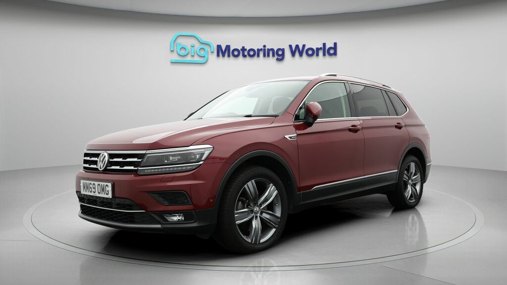 Volkswagen Tiguan Allspace Sel Red #3