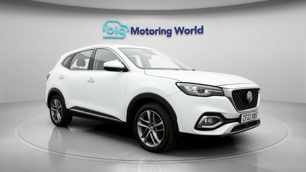 MG HS Exclusive White