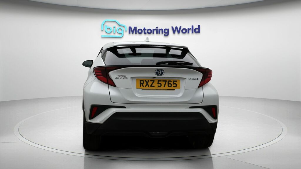 Toyota C-Hr Excel White #6