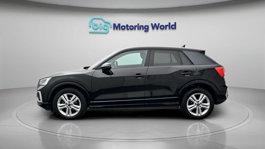 Audi Q2 Sport Black #4