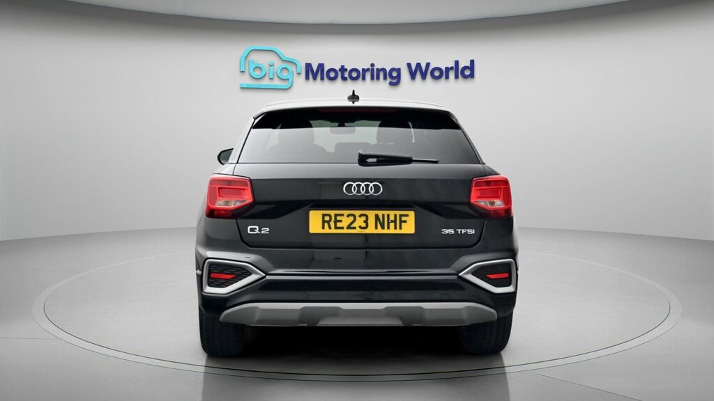 Audi Q2 Sport Black #6