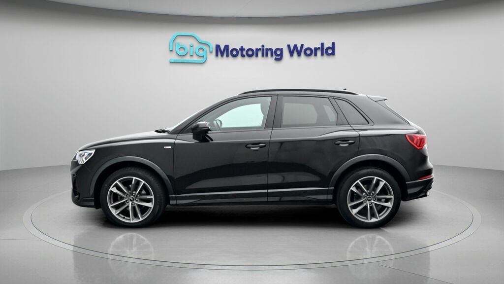 Audi Q3 Black Edition YE22UFD Black #4