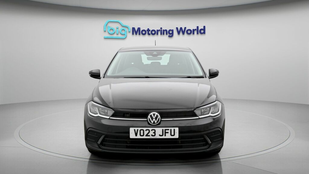 Volkswagen Polo Life VO23JFU Black #2