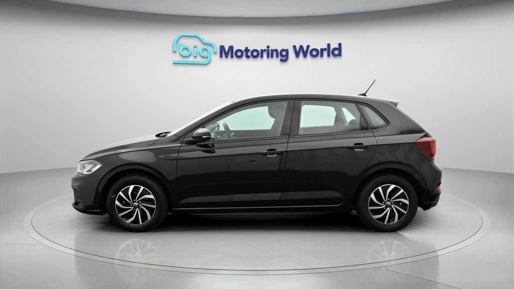 Volkswagen Polo Life VO23JFU Black #4