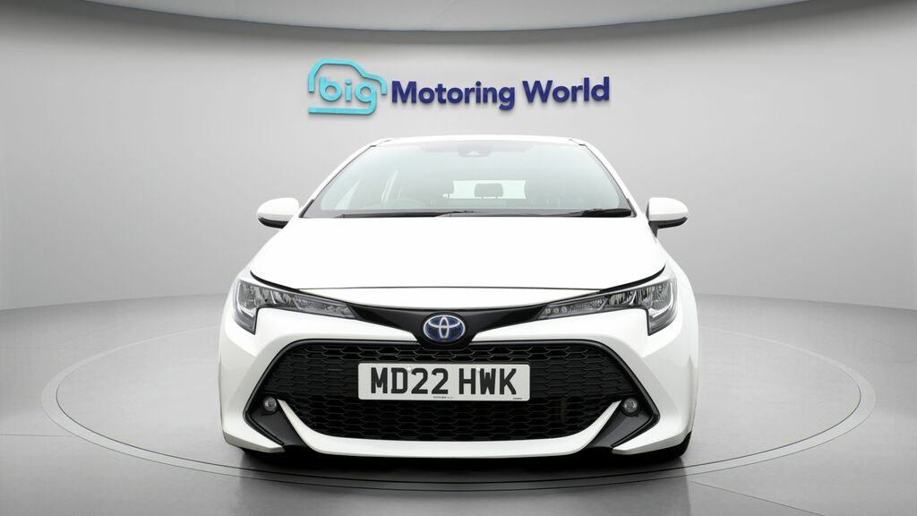 Toyota Corolla Icon White #2