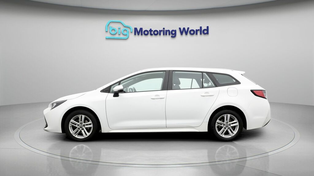 Toyota Corolla Icon White #4