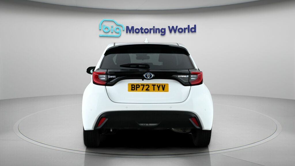 Toyota Yaris Design White #6