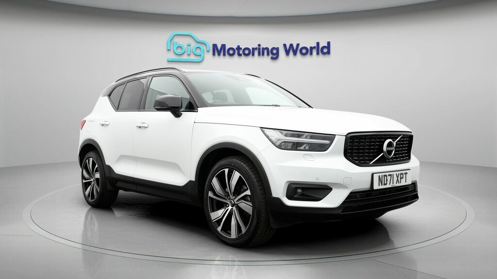 Volvo XC40 Ultimate Dark White