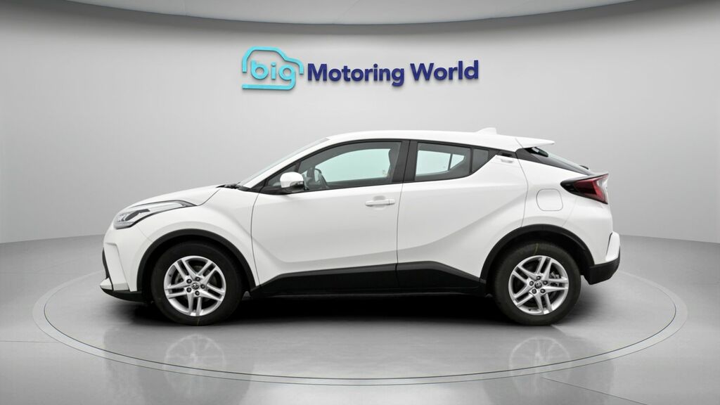 Toyota C-Hr Icon White #4