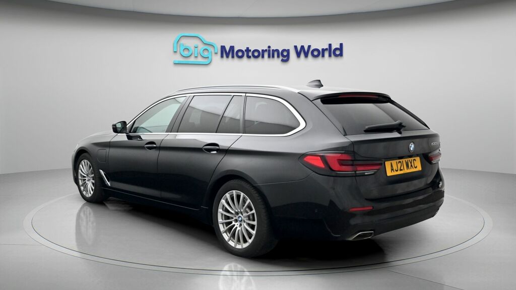 BMW 5 Series Se Black #5