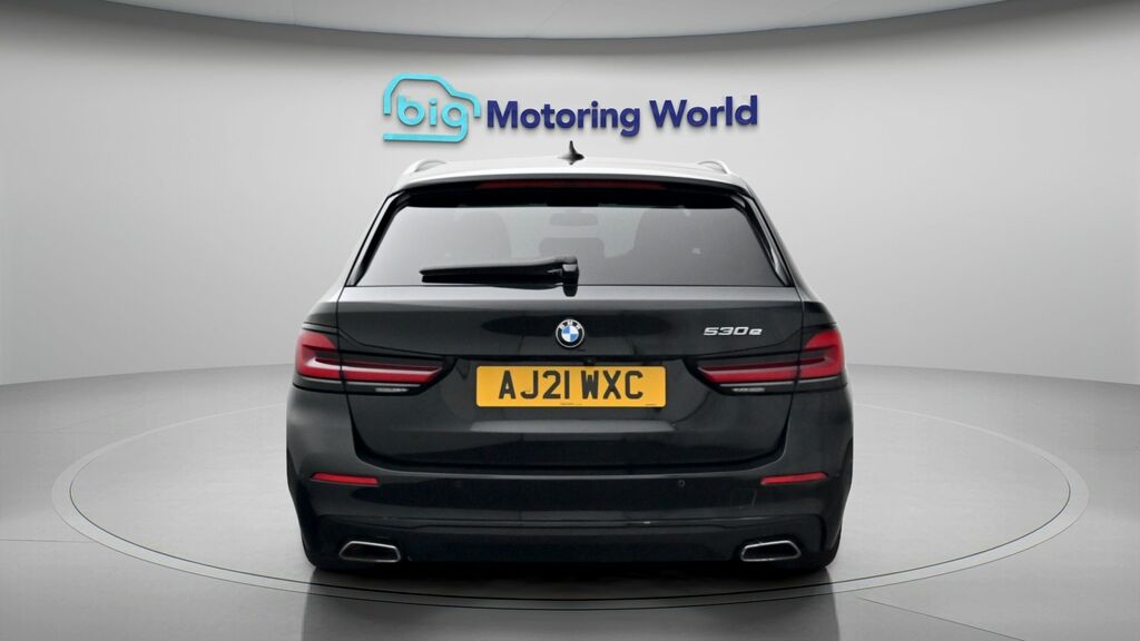 BMW 5 Series Se Black #6