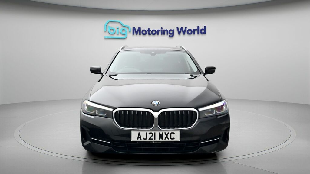 BMW 5 Series Se Black #2