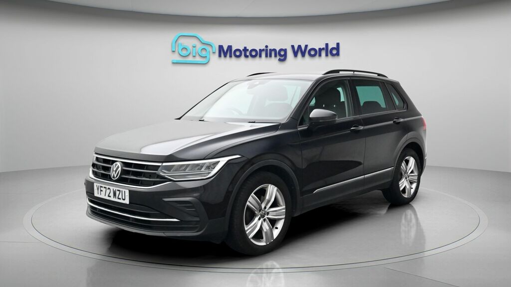 Volkswagen Tiguan Life Black #3