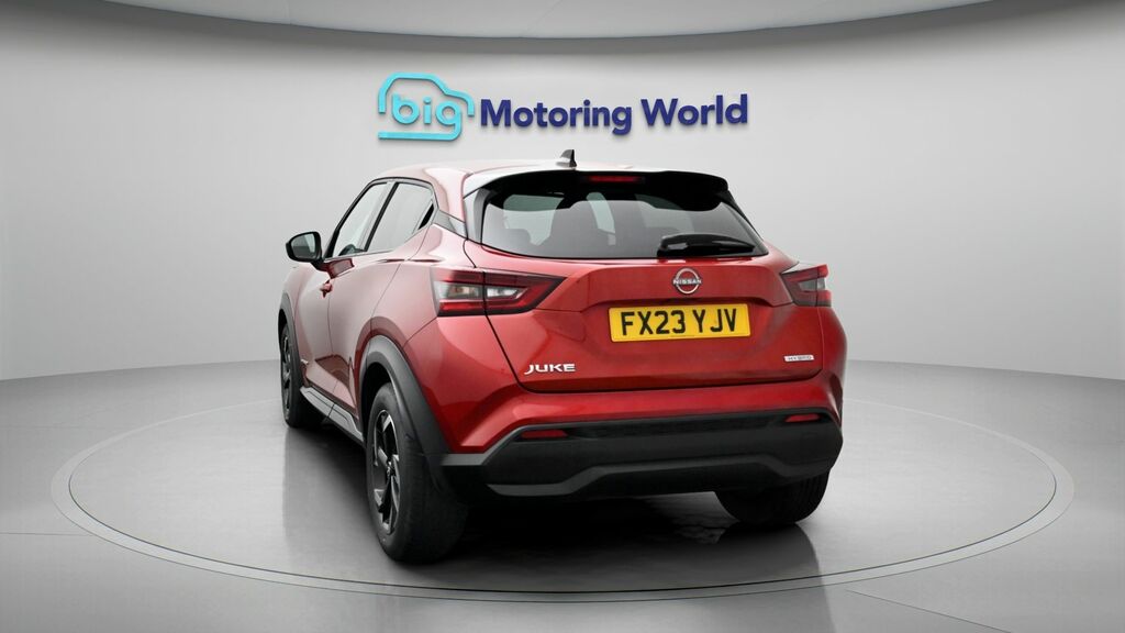 Nissan Juke N-connecta Red #6