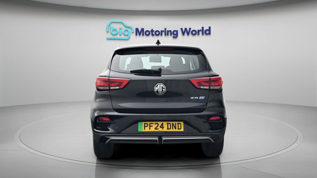 MG ZS Se Black #6
