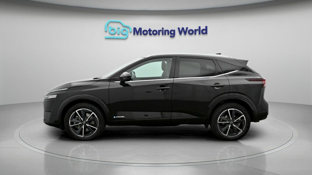 Nissan Qashqai Tekna Black #4