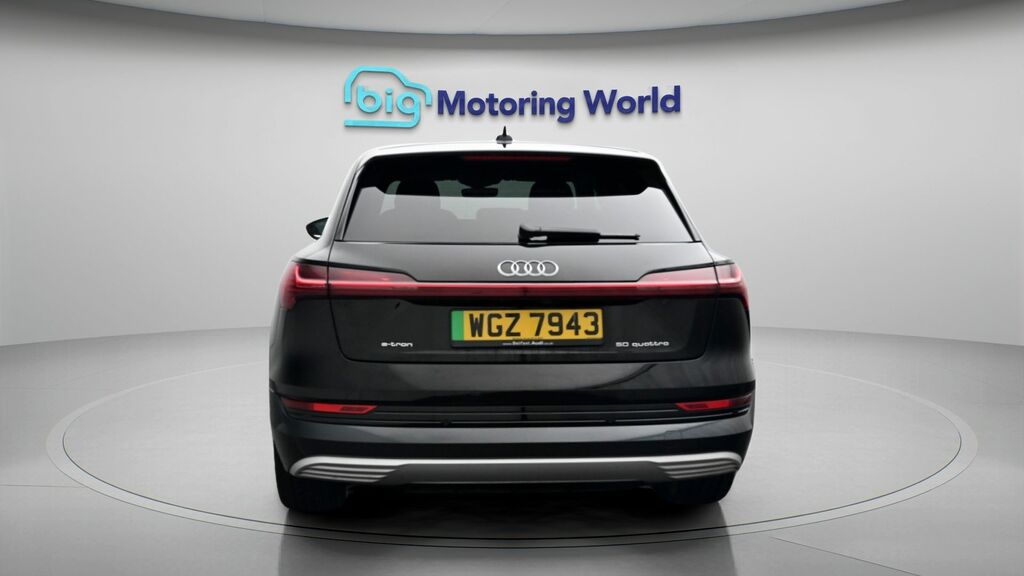 Audi E-tron Sport Black #6