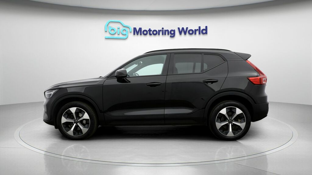 Volvo XC40 Plus Dark AJ24KHT Black #4