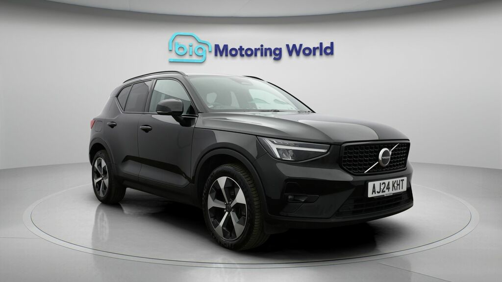 Volvo XC40 Plus Dark AJ24KHT Black