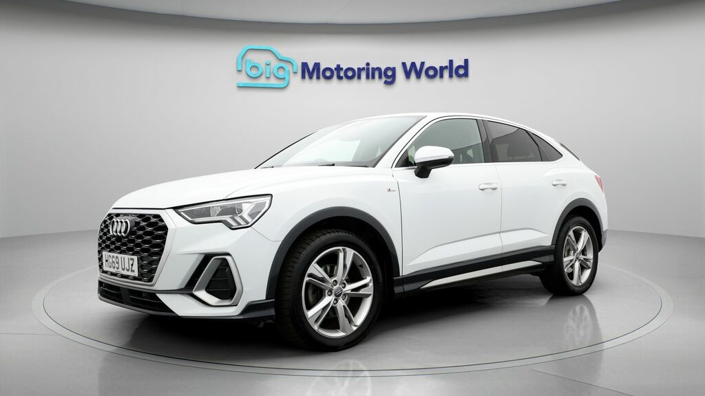Audi Q3 S Line HG69UJZ White #3