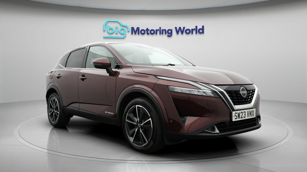 Nissan Qashqai Tekna SW23VMX Red