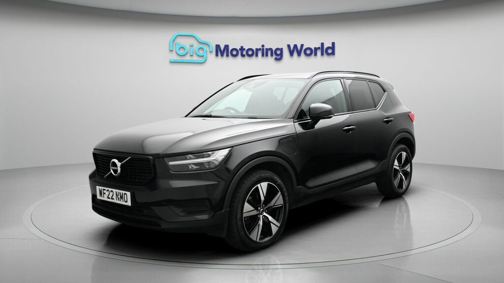 Volvo XC40 Plus Black #3