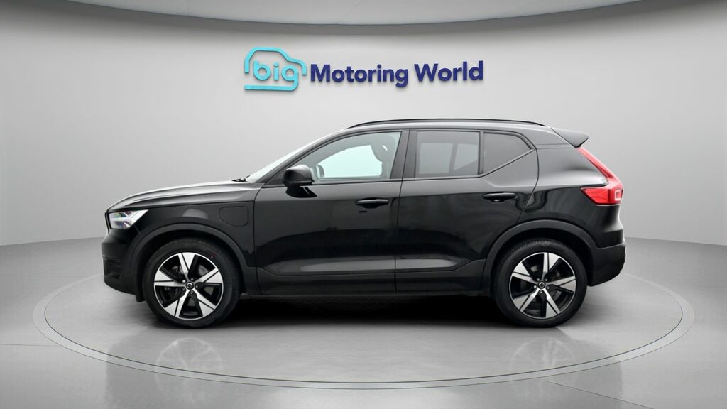 Volvo XC40 Plus Black #4
