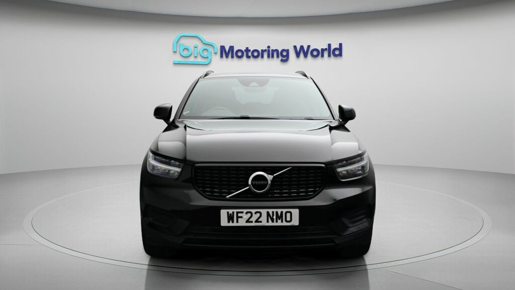 Volvo XC40 Plus Black #2