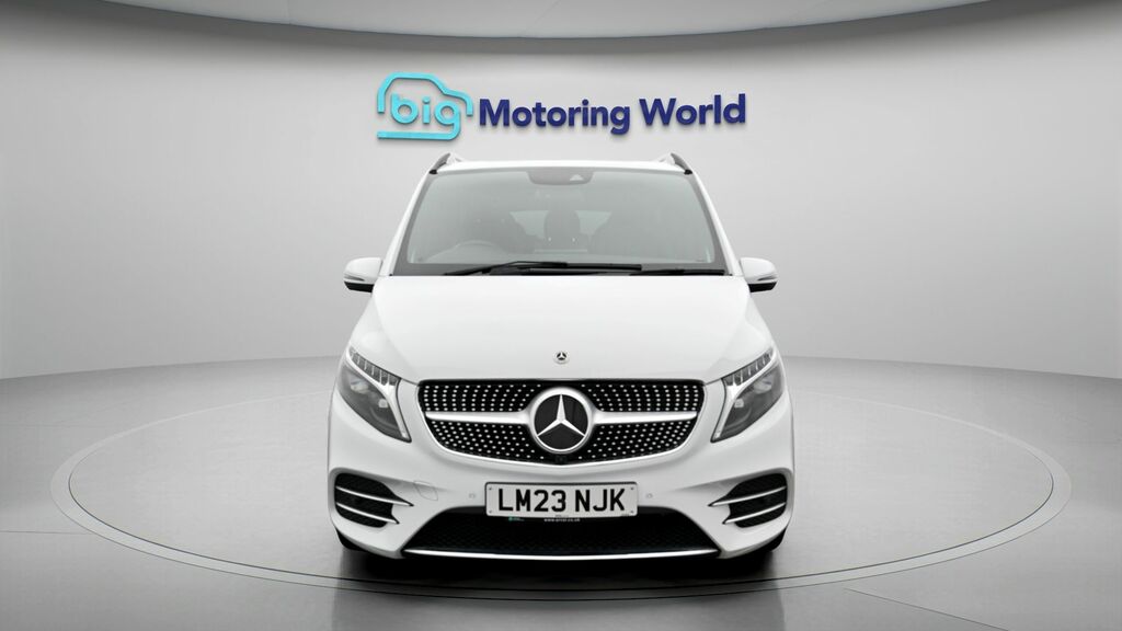 Mercedes-Benz V Class Amg Line White #2