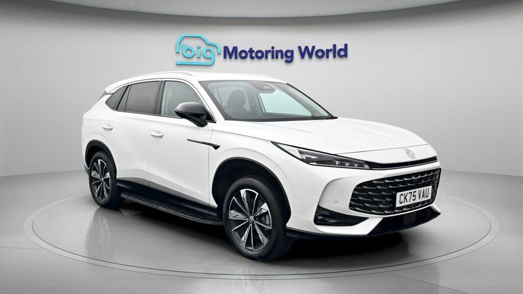 MG HS Trophy White